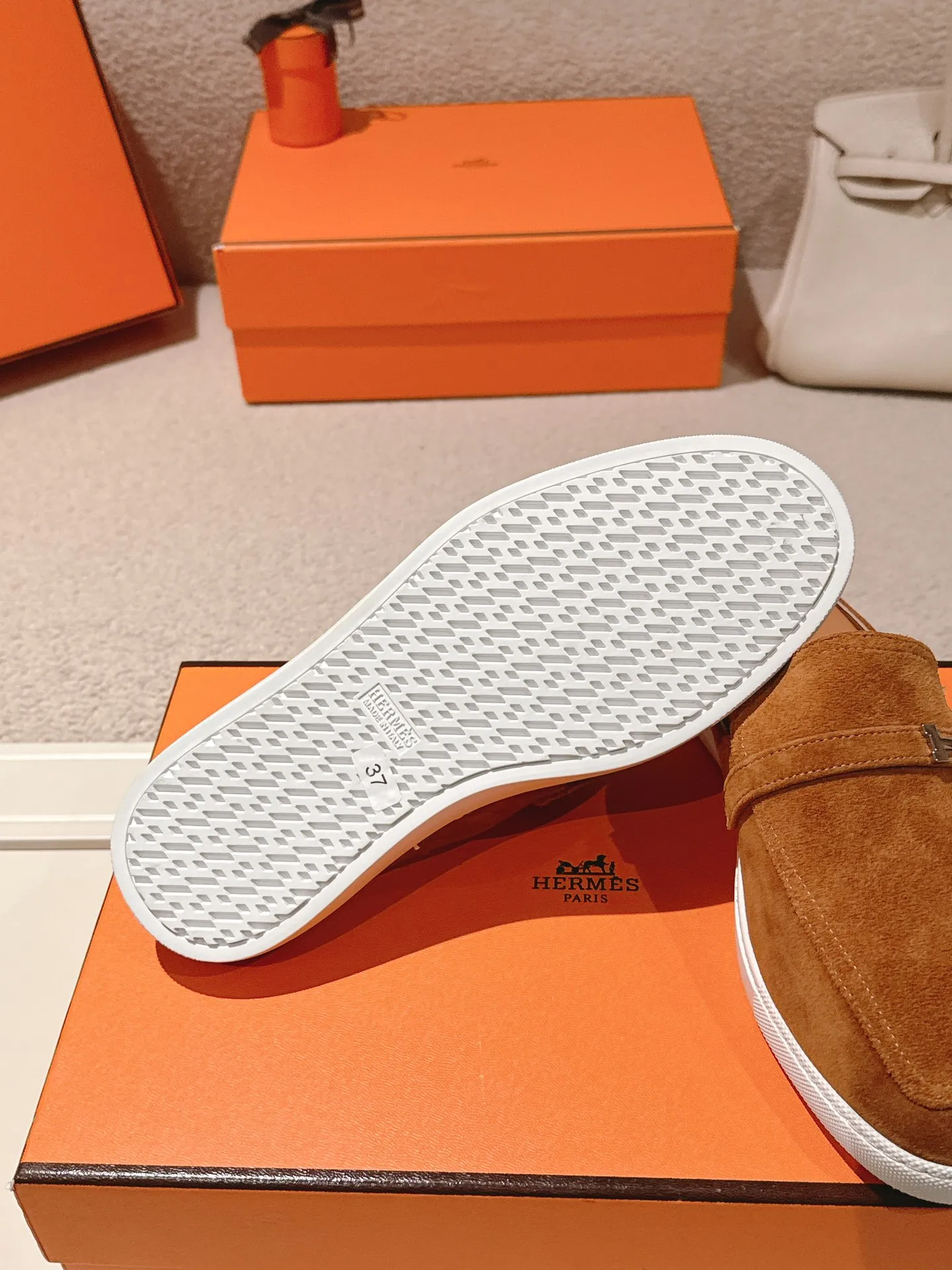 Men's men's shoes 💰560💰 Hermes 25ss new autumn and winter loafers, British retro design, classic and durable! Original reverse mold last, the ultimate 1:1 shape. Fabric: Cow suede/calfskin Lining: Imported sheepskin lining Outsole: Open-molded rubber sole Size: 35-45